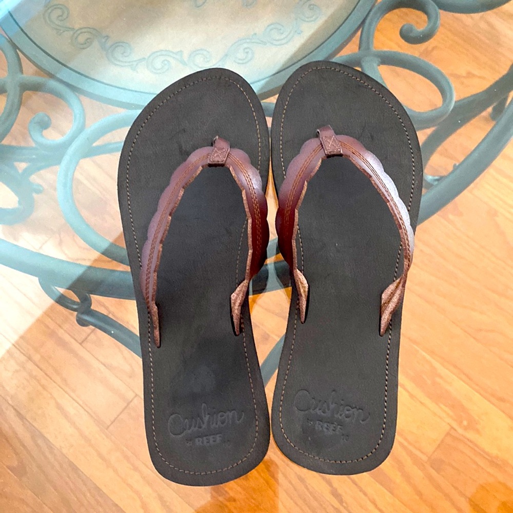 Reef Cushion flip flops NWOT